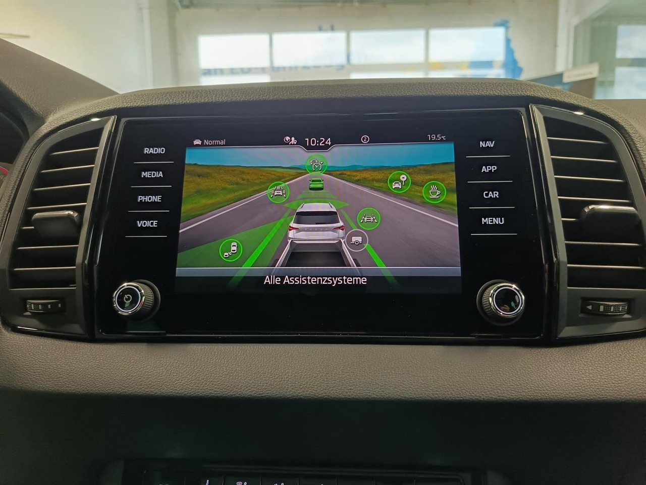 SUV Skoda Karoq Sportline 1,5 TSI DSG*AHK*PSD*STD.HZG*NAVI: picture 13 SUV Skoda Karoq Sportline 1,5 TSI DSG*AHK*PSD*STD.HZG*NAVI: picture 13