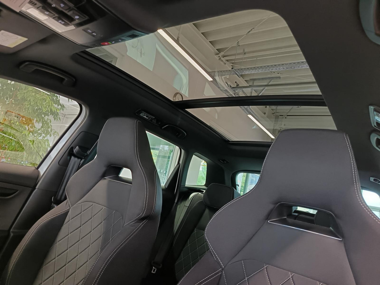 SUV Skoda Karoq Sportline 1,5 TSI DSG*AHK*PSD*STD.HZG*NAVI: picture 17 SUV Skoda Karoq Sportline 1,5 TSI DSG*AHK*PSD*STD.HZG*NAVI: picture 17