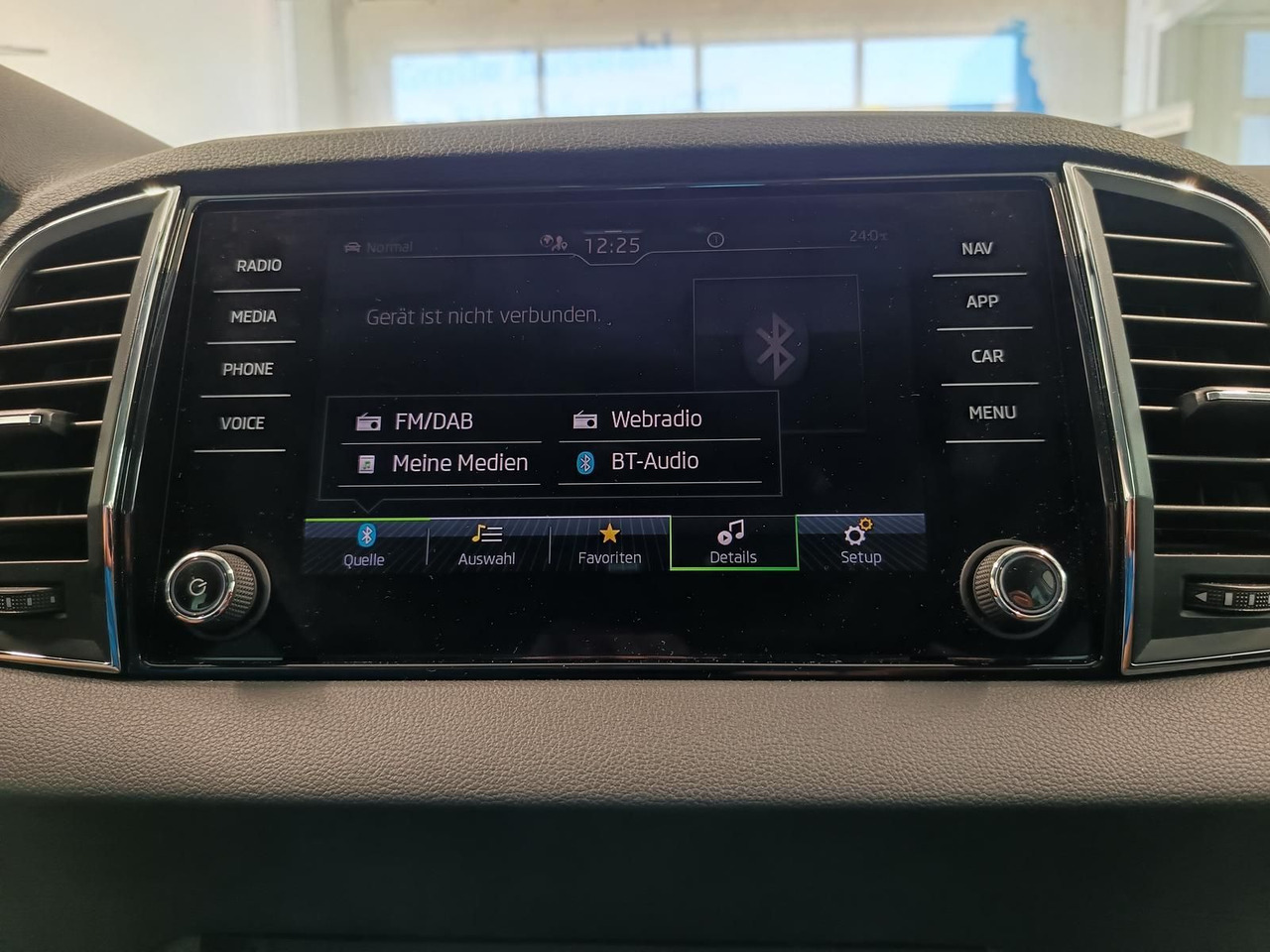 SUV Skoda Karoq Style 1,5TSI DSG*AHK-VORBER*NAVI*LED*R-KAM: picture 14