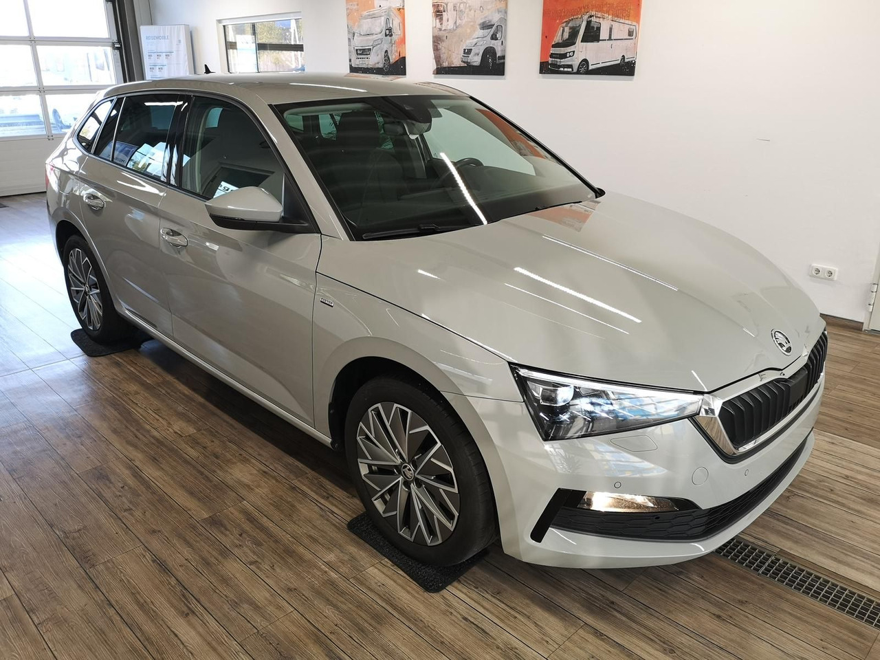 Skoda Scala Ambition 1,0 TSI 81 kW*NAVI*LED*R-KAM*PDC* - Sedan: picture 3 Skoda Scala Ambition 1,0 TSI 81 kW*NAVI*LED*R-KAM*PDC* - Sedan: picture 3