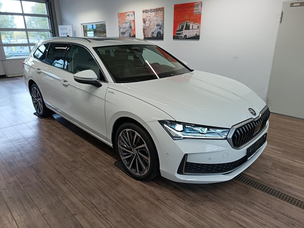 Skoda Superb Combi L&K 2,0TDI 4x4*PSD*STD.HZG*360°*HUD - Station wagon: picture 3 Skoda Superb Combi L&K 2,0TDI 4x4*PSD*STD.HZG*360°*HUD - Station wagon: picture 3