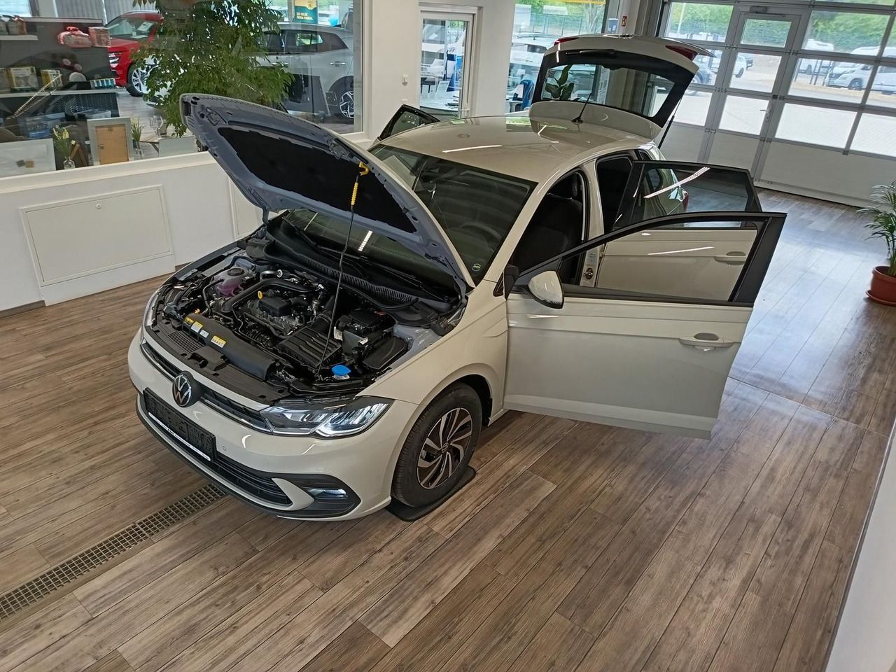 Volkswagen Polo Life 1.0 TSI 70kW DSG*LED*ACC*R-KAM*DAB*PDC - Car: picture 2 Volkswagen Polo Life 1.0 TSI 70kW DSG*LED*ACC*R-KAM*DAB*PDC - Car: picture 2