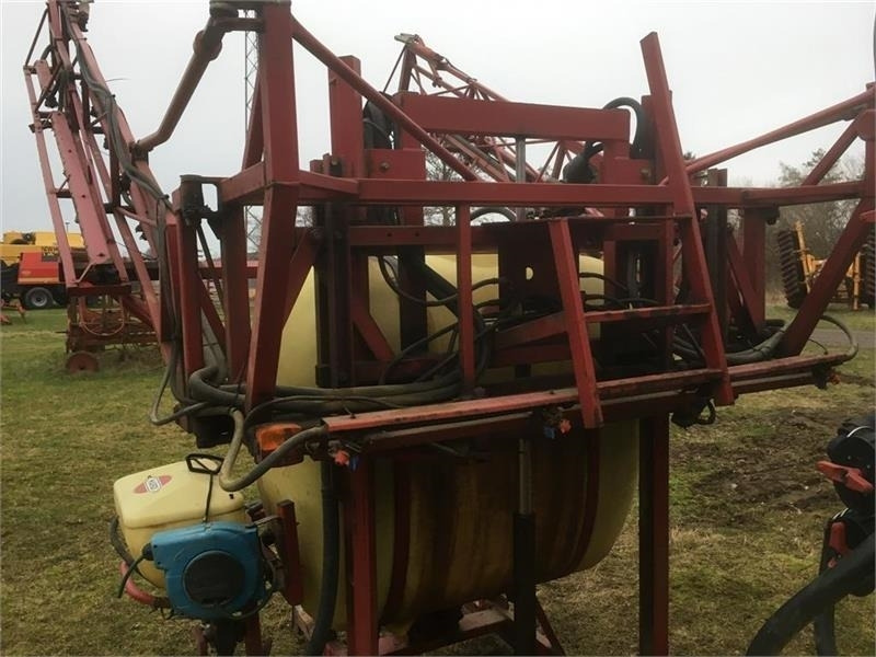 Hardi LHY 1000 / 16/361 Incl. fronttank - Trailed sprayer: picture 3 Hardi LHY 1000 / 16/361 Incl. fronttank - Trailed sprayer: picture 3