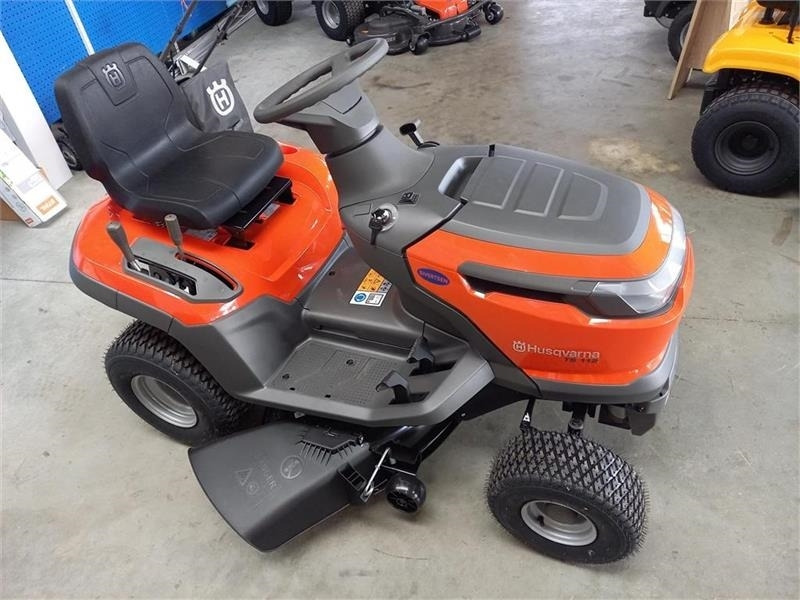 Husqvarna TS 112 - Municipal tractor: picture 3 Husqvarna TS 112 - Municipal tractor: picture 3