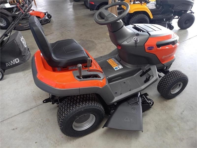 Husqvarna TS 112 - Municipal tractor: picture 5 Husqvarna TS 112 - Municipal tractor: picture 5