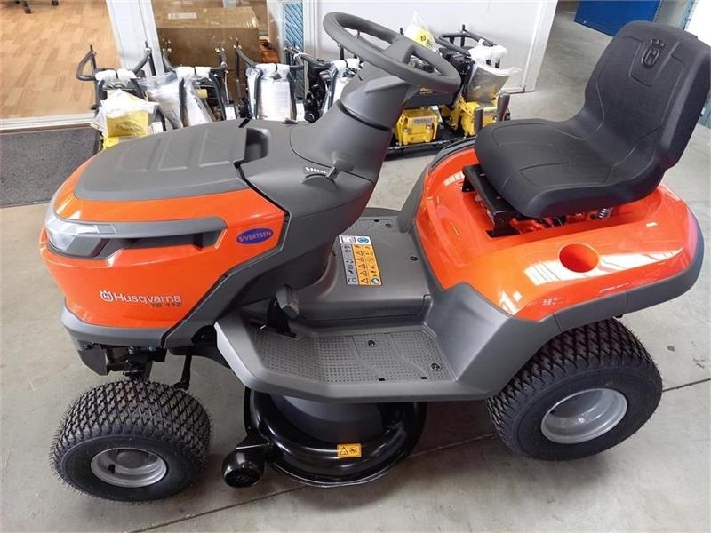 Husqvarna TS 112 - Municipal tractor: picture 1 Husqvarna TS 112 - Municipal tractor: picture 1