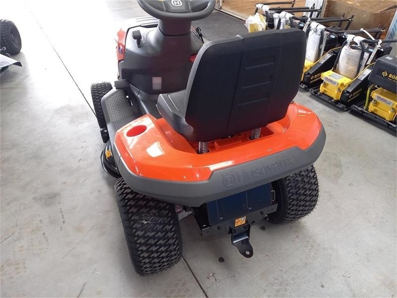 Husqvarna TS 112 - Municipal tractor: picture 4 Husqvarna TS 112 - Municipal tractor: picture 4