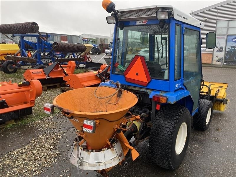 Iseki 321 med 130 cm kost og saltspreder - Municipal tractor: picture 5 Iseki 321 med 130 cm kost og saltspreder - Municipal tractor: picture 5