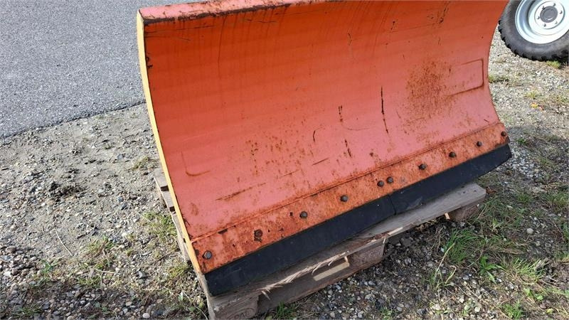 Kärcher MC 50 - Snow plough for Agricultural machinery: picture 1 Kärcher MC 50 - Snow plough for Agricultural machinery: picture 1