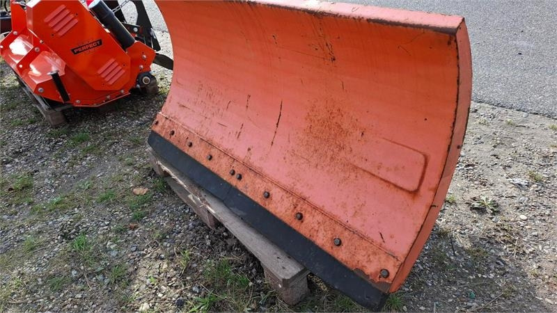 Kärcher MC 50 - Snow plough for Agricultural machinery: picture 2 Kärcher MC 50 - Snow plough for Agricultural machinery: picture 2
