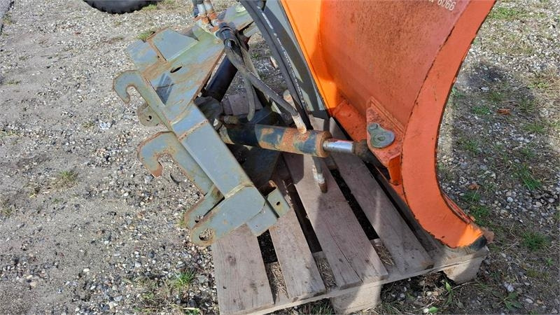Kärcher MC 50 - Snow plough for Agricultural machinery: picture 5 Kärcher MC 50 - Snow plough for Agricultural machinery: picture 5