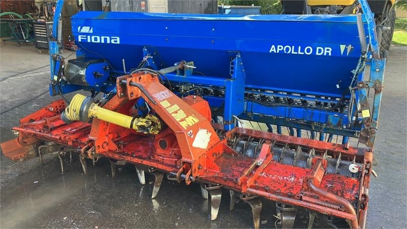 Kuhn HR 3001 M med Fiona Apollo - Combine seed drill: picture 1 Kuhn HR 3001 M med Fiona Apollo - Combine seed drill: picture 1