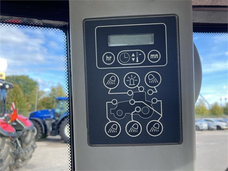 Farm tractor Massey Ferguson 6480 Dyna 4: picture 16