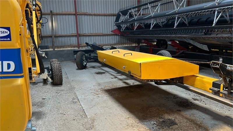New Holland 4 hjulet skærebordsvogn - Farm trailer: picture 2 New Holland 4 hjulet skærebordsvogn - Farm trailer: picture 2