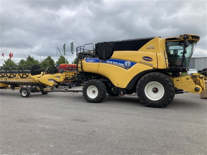 New Holland CR9.90 Med 35 fods Varifeed mm - Combine harvester: picture 1 New Holland CR9.90 Med 35 fods Varifeed mm - Combine harvester: picture 1