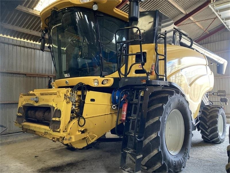 New Holland CR9090 35 fod VF bord og 4wd mm. - Combine harvester: picture 1 New Holland CR9090 35 fod VF bord og 4wd mm. - Combine harvester: picture 1