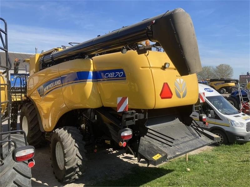 New Holland CX 8.70 SLH - Combine harvester: picture 3 New Holland CX 8.70 SLH - Combine harvester: picture 3