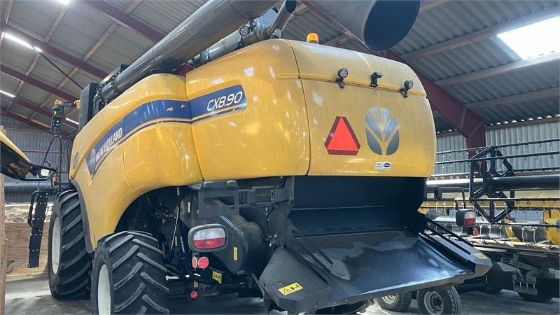 New Holland CX8.90 SLH - Combine harvester: picture 2 New Holland CX8.90 SLH - Combine harvester: picture 2