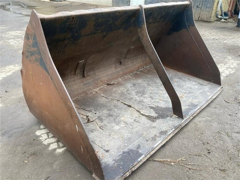 New Holland SKOVL Korn/flisskovl med CNH teleskopophæng - Loader bucket: picture 2 New Holland SKOVL Korn/flisskovl med CNH teleskopophæng - Loader bucket: picture 2