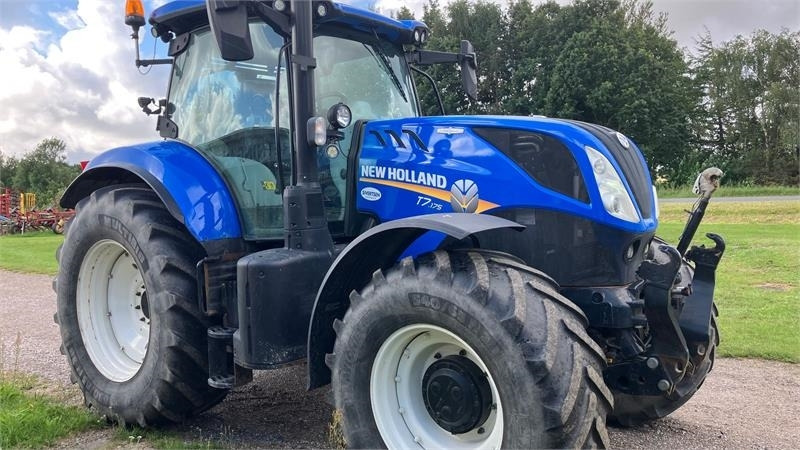 New Holland T7.175 Auto Command - Farm tractor: picture 4 New Holland T7.175 Auto Command - Farm tractor: picture 4