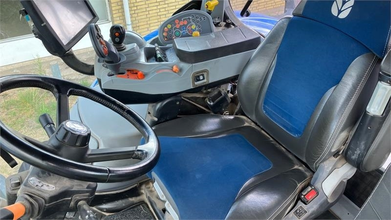 Farm tractor New Holland T7.175 Auto Command: picture 10