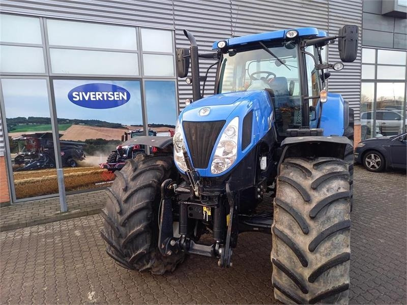 New Holland T7.220 - Farm tractor: picture 3 New Holland T7.220 - Farm tractor: picture 3