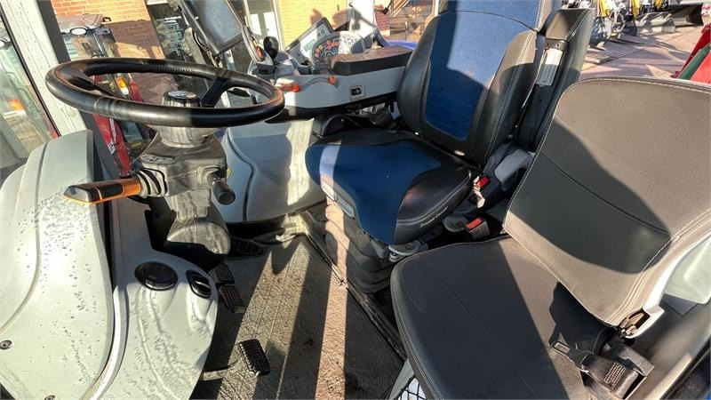 New Holland T7.315 HD AutoComand - Farm tractor: picture 5 New Holland T7.315 HD AutoComand - Farm tractor: picture 5