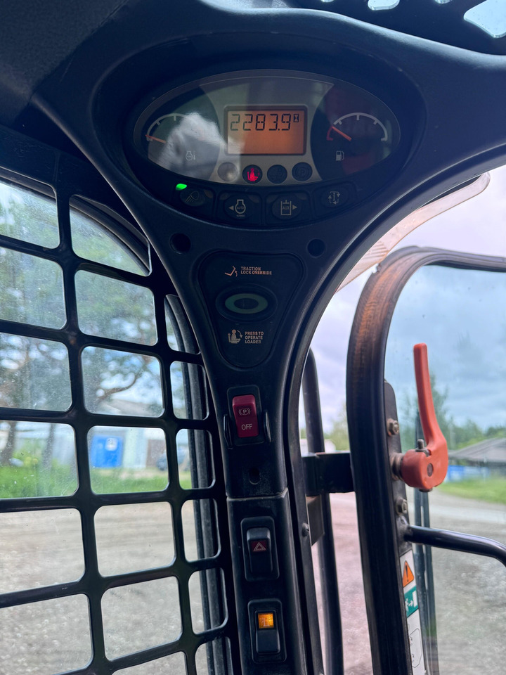 Skid steer loader BOBCAT S450: picture 9