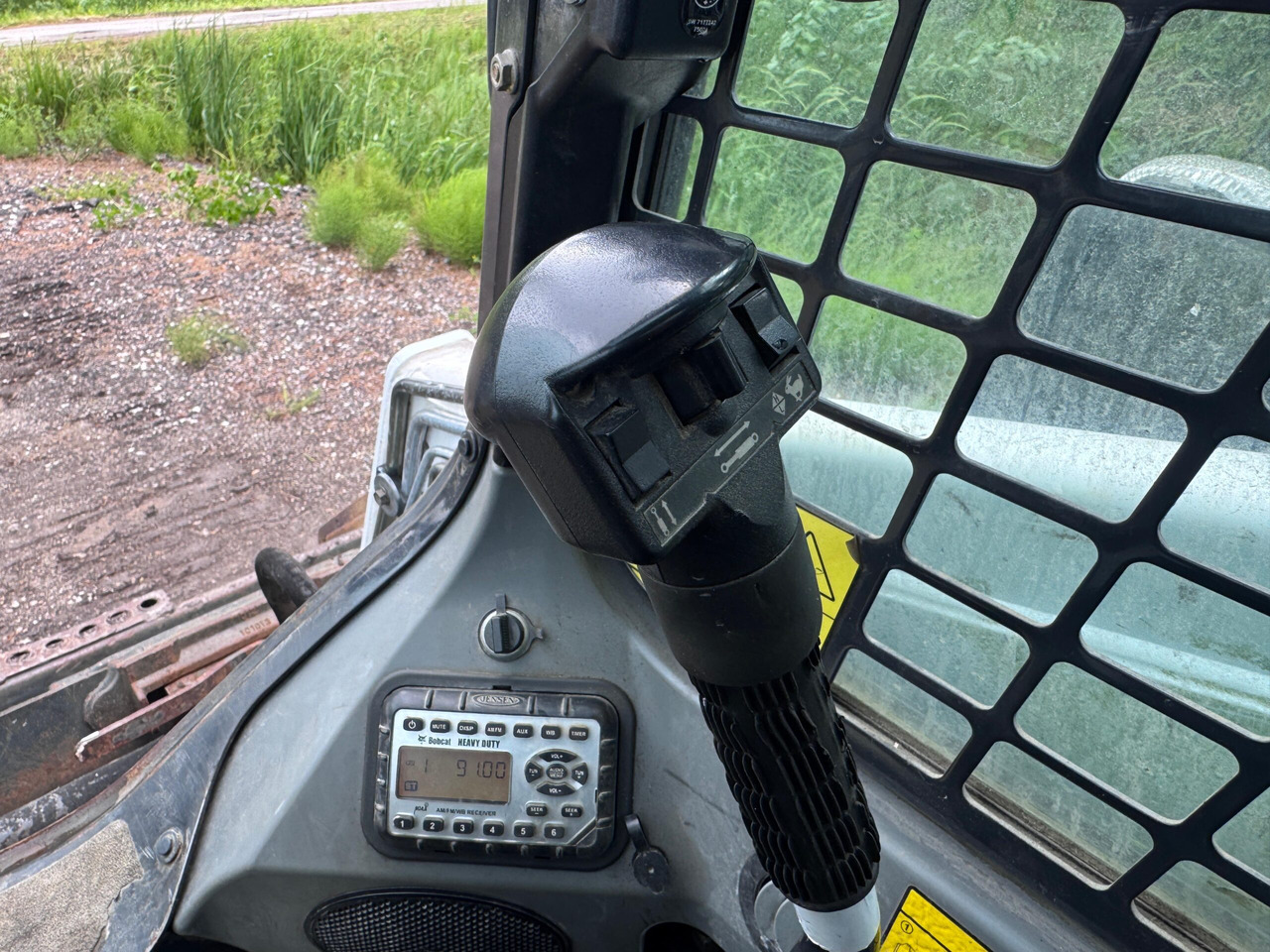 Skid steer loader BOBCAT S450: picture 12