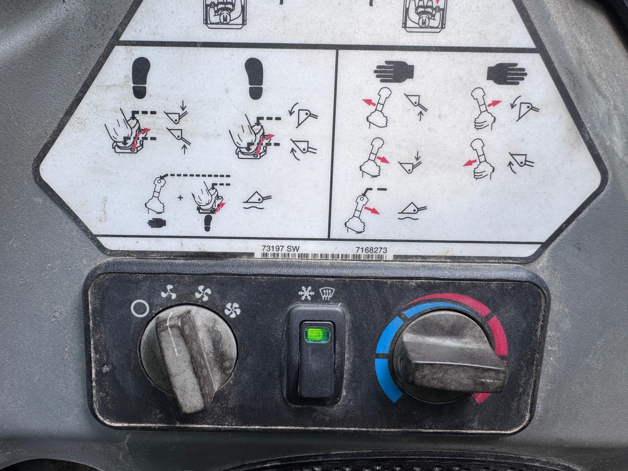 Skid steer loader BOBCAT S450: picture 14