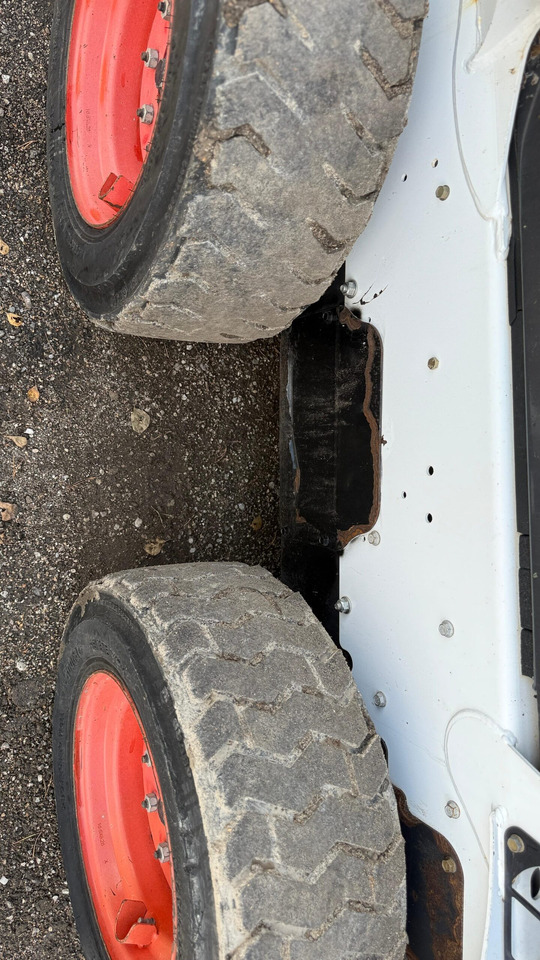 Skid steer loader BOBCAT S530: picture 7