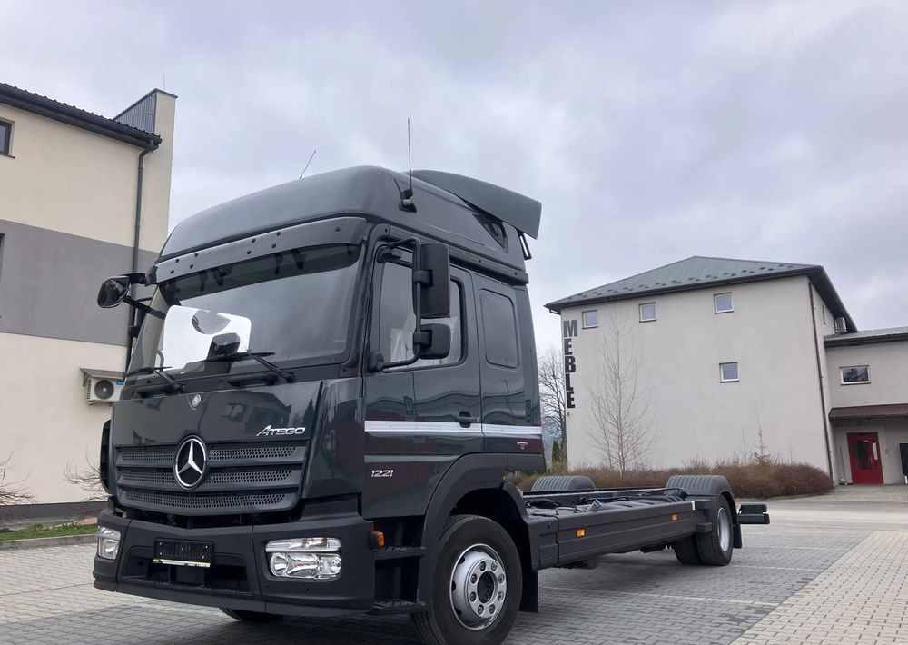 Mercedes-Benz Mercedes Atego 1221 sypialka euro6 Rama do zabudowy - Cab chassis truck: picture 1 Mercedes-Benz Mercedes Atego 1221 sypialka euro6 Rama do zabudowy - Cab chassis truck: picture 1