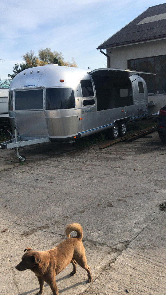 1992 Airstream Classic 1992 Airstream Classic – Fully Rebuilt Vintage Travel Trailer leasing 1992 Airstream Classic 1992 Airstream Classic – Fully Rebuilt Vintage Travel Trailer: picture 7