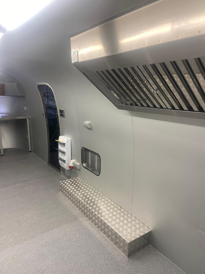 1992 Airstream Classic 1992 Airstream Classic – Fully Rebuilt Vintage Travel Trailer leasing 1992 Airstream Classic 1992 Airstream Classic – Fully Rebuilt Vintage Travel Trailer: picture 19