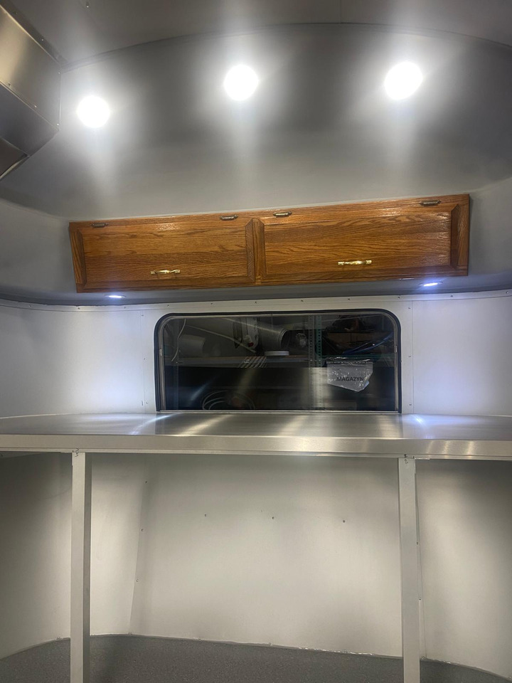 1992 Airstream Classic 1992 Airstream Classic – Fully Rebuilt Vintage Travel Trailer leasing 1992 Airstream Classic 1992 Airstream Classic – Fully Rebuilt Vintage Travel Trailer: picture 17