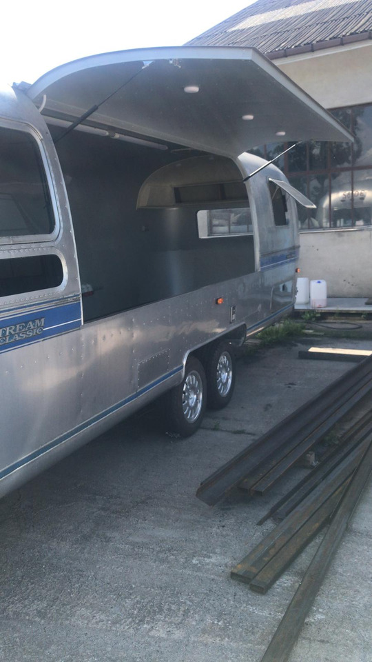 1992 Airstream Classic 1992 Airstream Classic – Fully Rebuilt Vintage Travel Trailer leasing 1992 Airstream Classic 1992 Airstream Classic – Fully Rebuilt Vintage Travel Trailer: picture 8