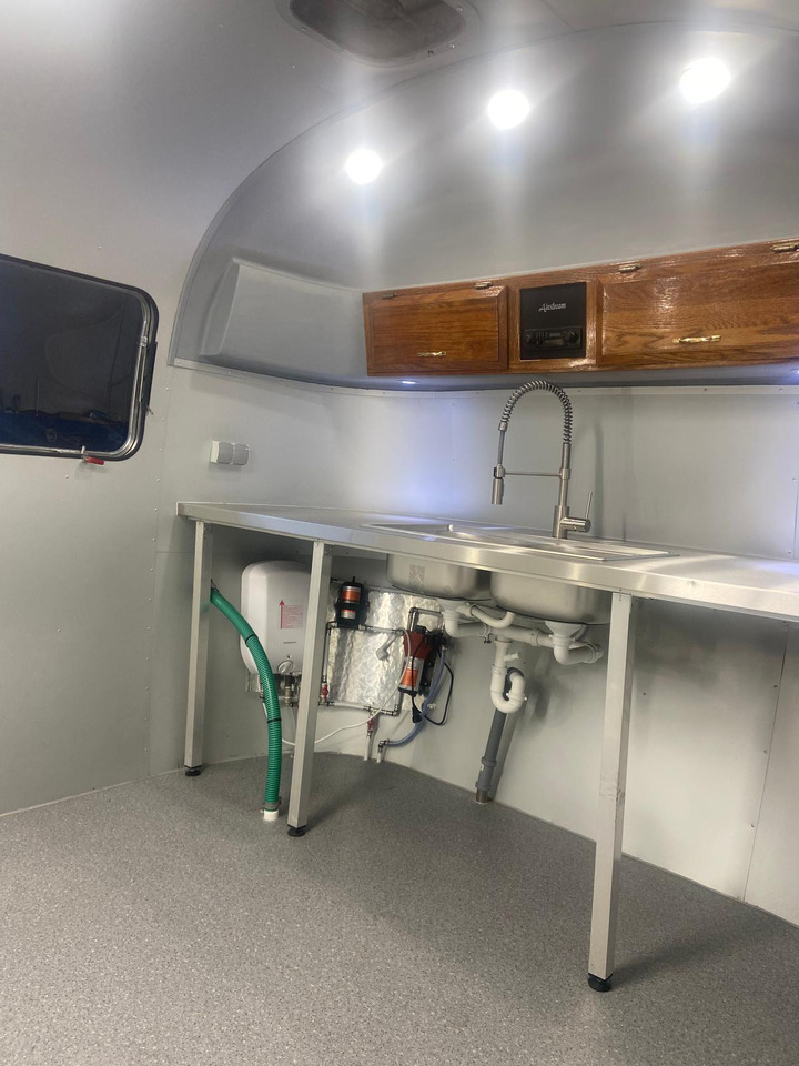 1992 Airstream Classic 1992 Airstream Classic – Fully Rebuilt Vintage Travel Trailer leasing 1992 Airstream Classic 1992 Airstream Classic – Fully Rebuilt Vintage Travel Trailer: picture 26