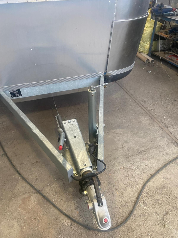 1992 Airstream Classic 1992 Airstream Classic – Fully Rebuilt Vintage Travel Trailer leasing 1992 Airstream Classic 1992 Airstream Classic – Fully Rebuilt Vintage Travel Trailer: picture 9