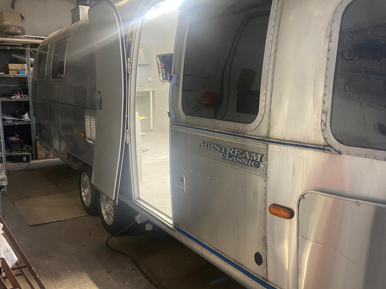 1992 Airstream Classic 1992 Airstream Classic – Fully Rebuilt Vintage Travel Trailer leasing 1992 Airstream Classic 1992 Airstream Classic – Fully Rebuilt Vintage Travel Trailer: picture 29