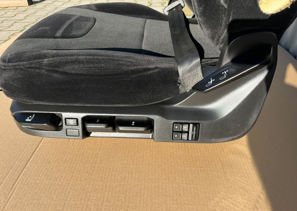 Fotel kierowcy MAN TG3 TGX nowy model siedzenie lewe - Cab and interior for Truck: picture 4 Fotel kierowcy MAN TG3 TGX nowy model siedzenie lewe - Cab and interior for Truck: picture 4