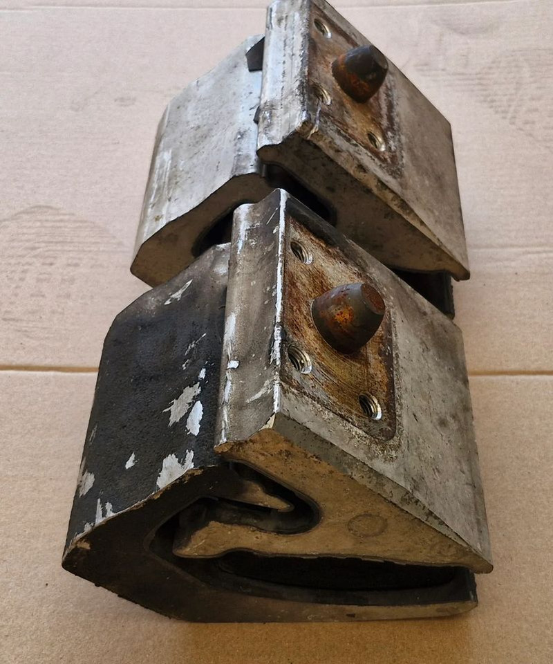 SCANIA R S PODUSZKA SILNIKA - Engine mount for Truck: picture 1 SCANIA R S PODUSZKA SILNIKA - Engine mount for Truck: picture 1