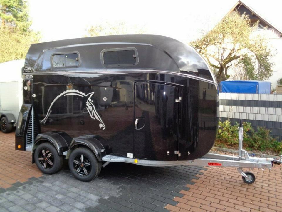 Böckmann Pferdeanhänger Grand Master WCF, 2,7 to.,100 km/h, Video - Horse trailer: picture 1 Böckmann Pferdeanhänger Grand Master WCF, 2,7 to.,100 km/h, Video - Horse trailer: picture 1