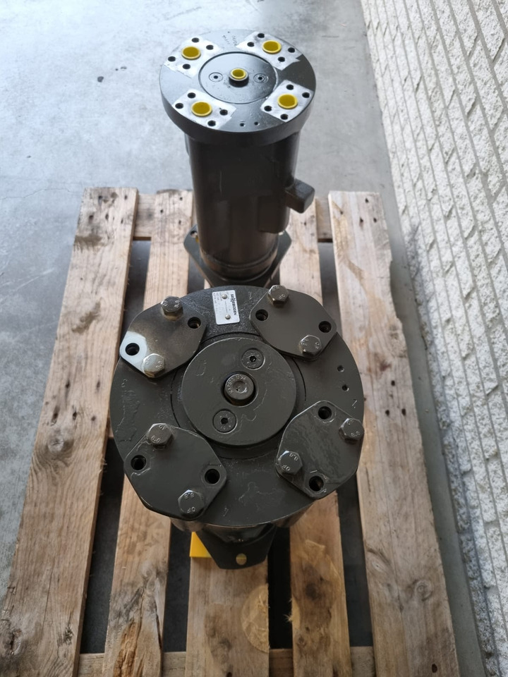 SENNEBOGEN Rotary union / Centrale doorvoer 113604 / 034570 - Hydraulics for Waste/ Industry handler: picture 3 SENNEBOGEN Rotary union / Centrale doorvoer 113604 / 034570 - Hydraulics for Waste/ Industry handler: picture 3