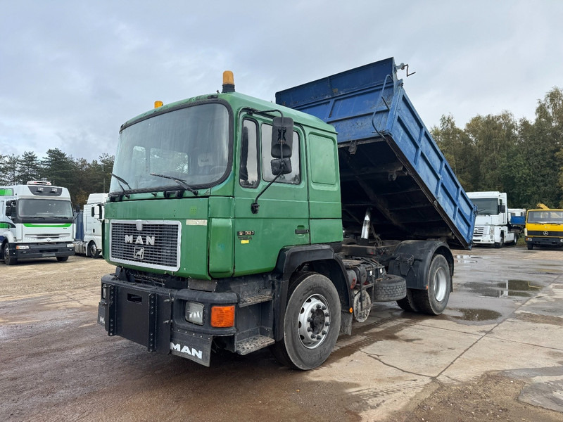 MAN 19.322 (STEEL SUSPENSION & MANUAL PUMP / SUSPENSION LAMES & POMPE MANUELLE) - Tipper van: picture 1 MAN 19.322 (STEEL SUSPENSION & MANUAL PUMP / SUSPENSION LAMES & POMPE MANUELLE) - Tipper van: picture 1