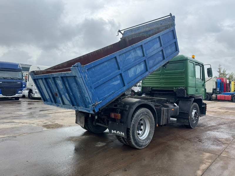 MAN 19.322 (STEEL SUSPENSION & MANUAL PUMP / SUSPENSION LAMES & POMPE MANUELLE) - Tipper van: picture 5 MAN 19.322 (STEEL SUSPENSION & MANUAL PUMP / SUSPENSION LAMES & POMPE MANUELLE) - Tipper van: picture 5