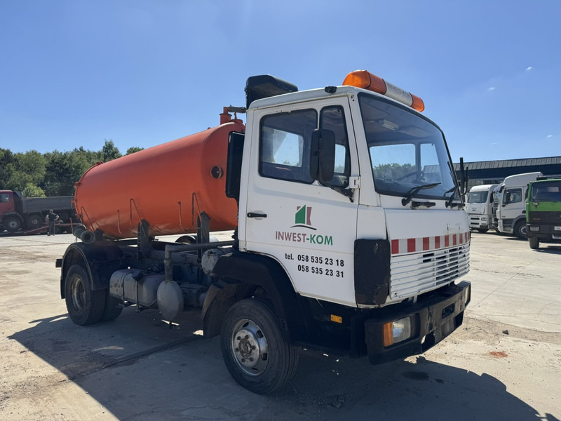 Mercedes-Benz SK 914 (8000 L / STEEL SUSPENSION & MANUAL PUMP / SUSPENSION LAMES & POMPE MANUELLE) - Vacuum truck: picture 3 Mercedes-Benz SK 914 (8000 L / STEEL SUSPENSION & MANUAL PUMP / SUSPENSION LAMES & POMPE MANUELLE) - Vacuum truck: picture 3
