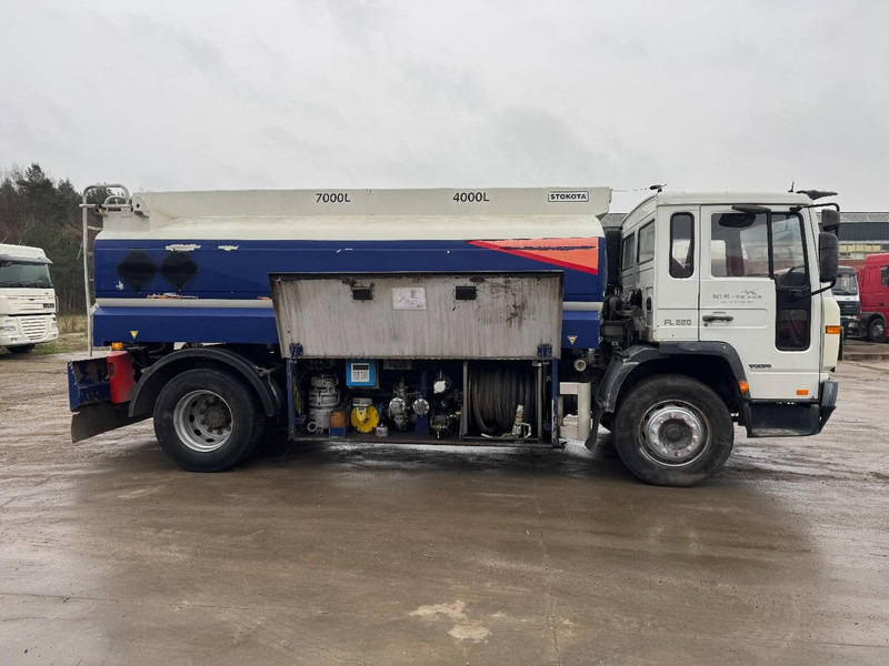 Volvo FL 6 - 220 (11000 L / 2 COMPARTMENTS / 18 TON / MANUAL GEARBOX / PERFECT) - Tank truck: picture 4 Volvo FL 6 - 220 (11000 L / 2 COMPARTMENTS / 18 TON / MANUAL GEARBOX / PERFECT) - Tank truck: picture 4