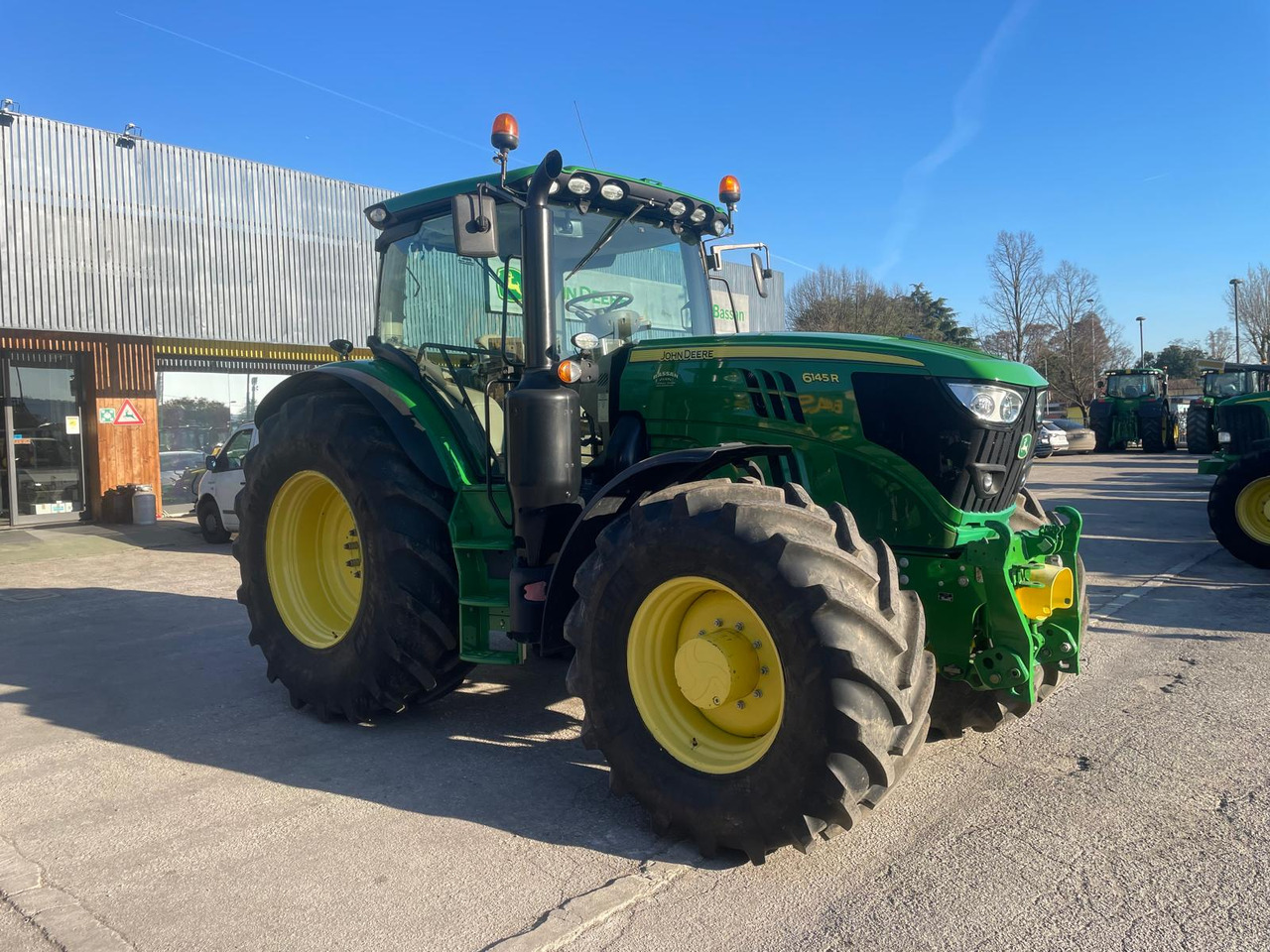 JOHN DEERE 6145 R - Farm tractor: picture 3 JOHN DEERE 6145 R - Farm tractor: picture 3