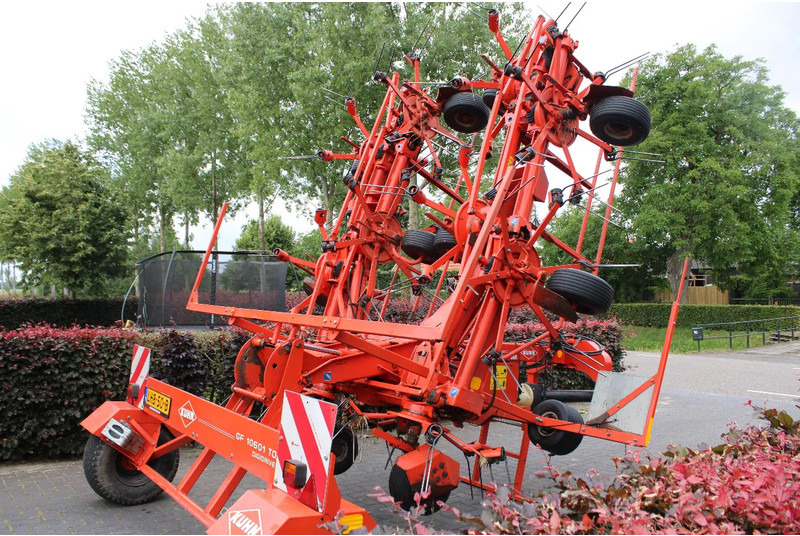 Kuhn GF10601 TO - Tedder/ Rake: picture 3 Kuhn GF10601 TO - Tedder/ Rake: picture 3