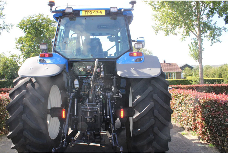 New Holland TM175 TM 175 power command fronthef en front aftakas geveerde cabine lucht - Farm tractor: picture 4 New Holland TM175 TM 175 power command fronthef en front aftakas geveerde cabine lucht - Farm tractor: picture 4